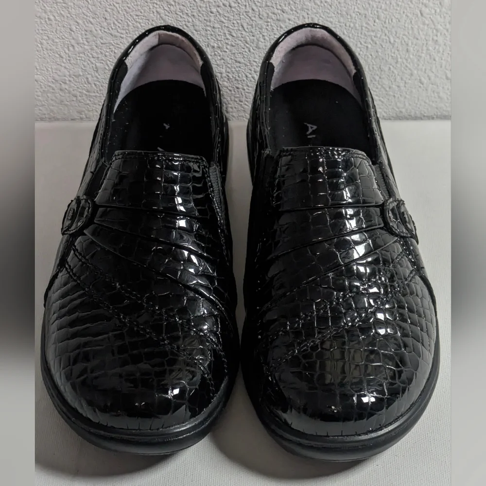 Aravon DANIELLE-AR Women's NEW Slip-on Flats Black Leather Sz 7 2E Crocodile - Picture 2 of 10